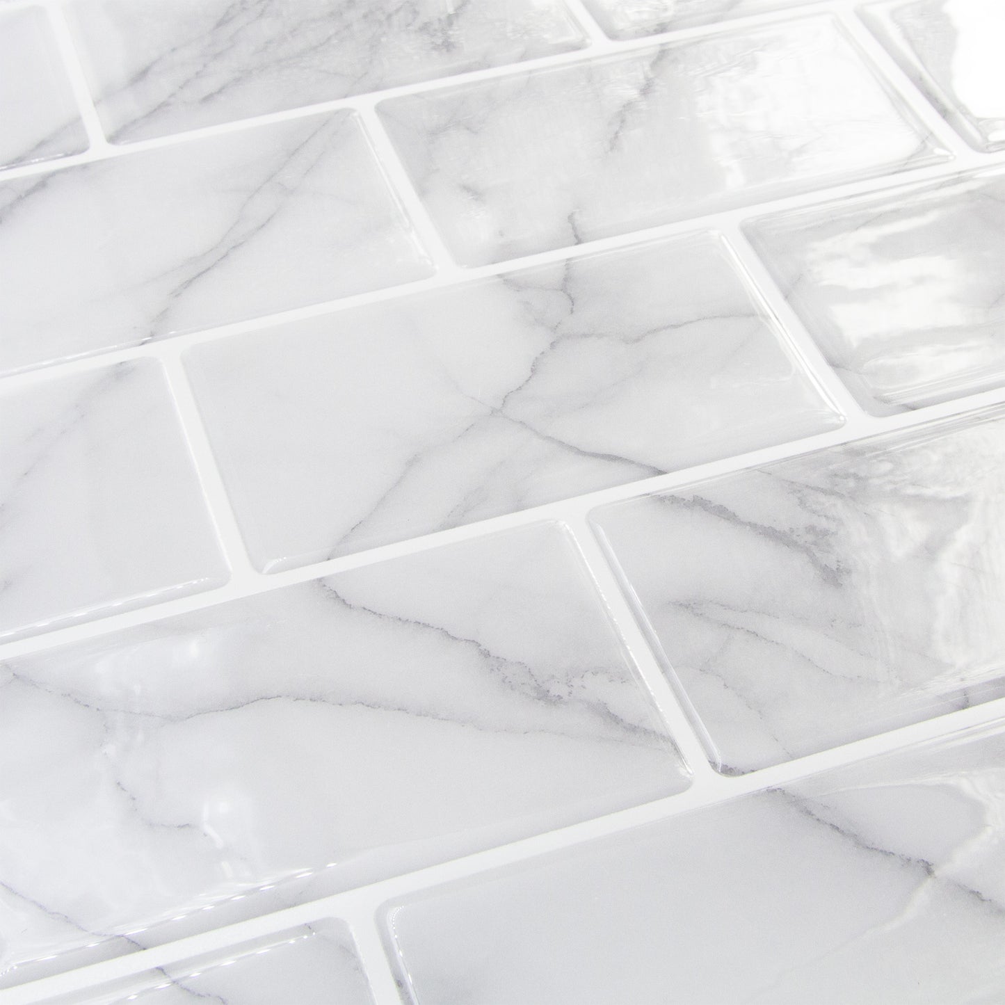 Marmorlignende fliseklistermærke (marble metro) fra skrå vinkel - stickoramic