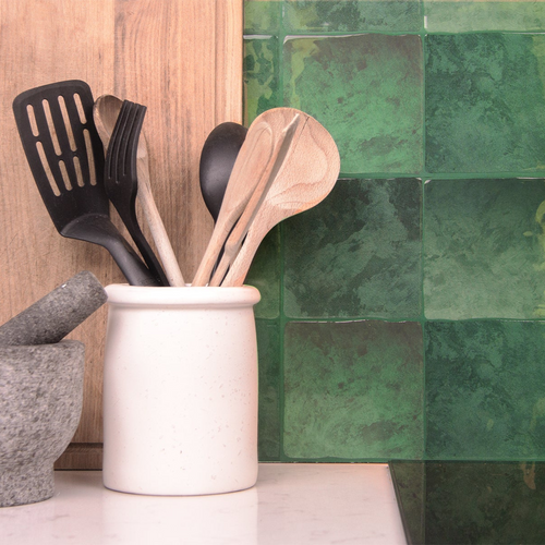 Grøn peel and stick flise (Mystic moss) fra Stickoramic.