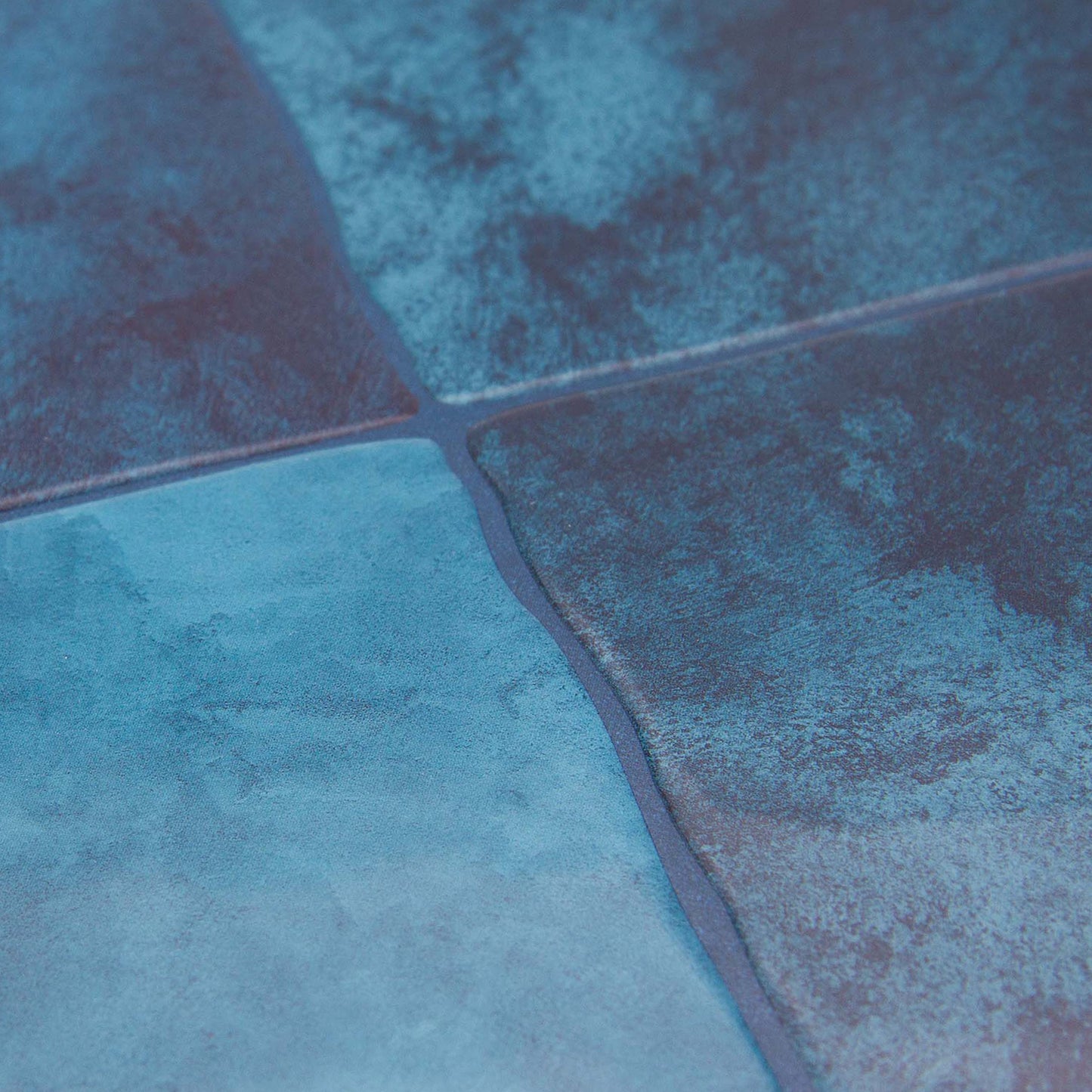 Blå fliseklistermærke (Ocean cube) set fra skrå vinkel - stickoramic