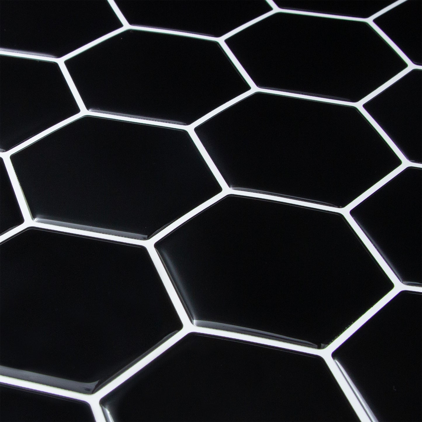 Sort fliseklistermærke i hexagon mønster (onyx hive) - skrå vinkel - stickoramic