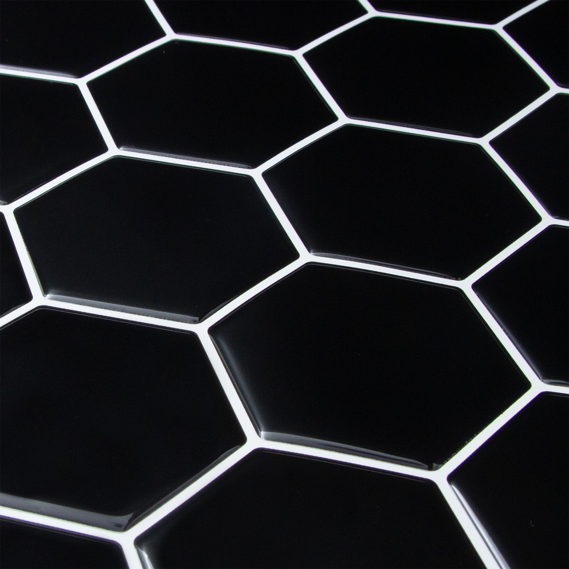 Sort fliseklistermærke i hexagon mønster (onyx hive) - skrå vinkel - stickoramic