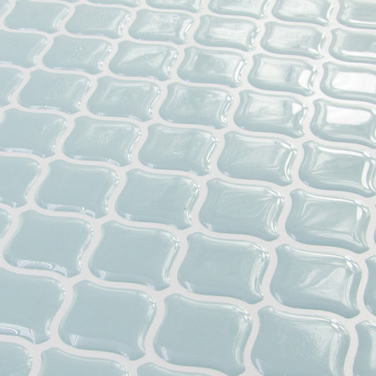 Turkisblå peel and stick flise (Blue Pearl) skrå vinkel - Stickoramic